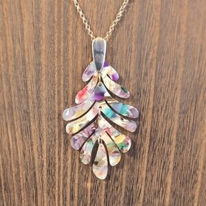 Elegant Multicolor Leaf Pendant Necklace